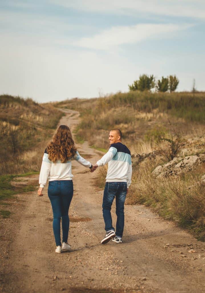 Sprache der Liebe Zeit zu zweit, Paar geht spazieren