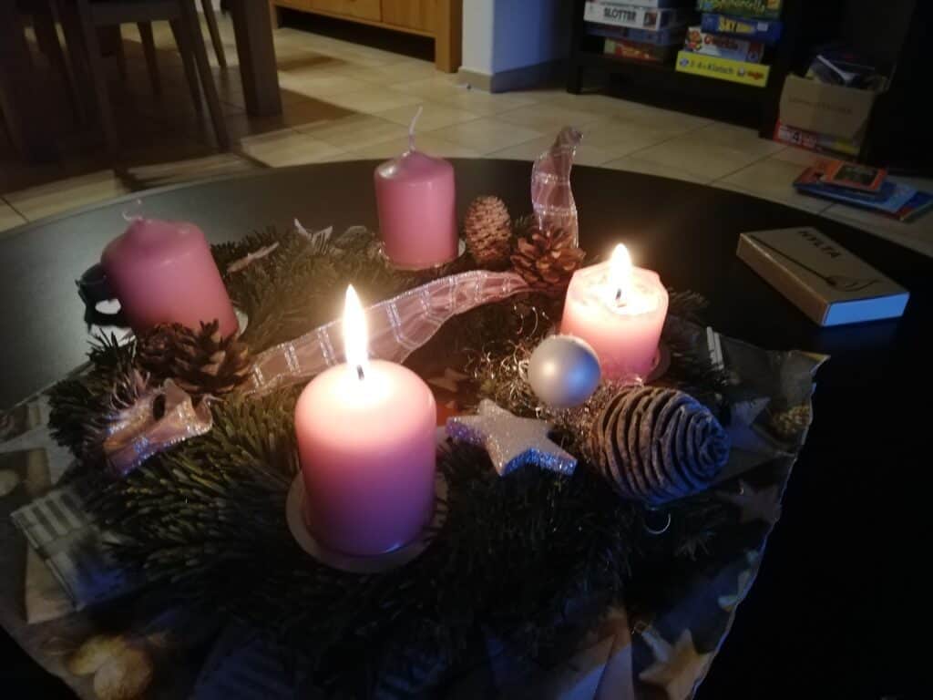 Advent, Advent, die zweite Kerze brennt. 