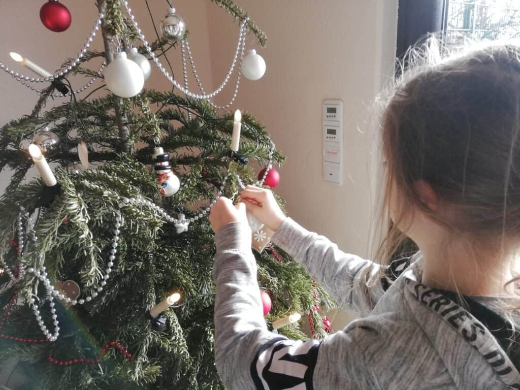 12 von 12 Tannenbaum abschmücken