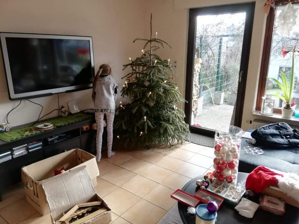 12 von 12 Tannenbaum abschmücken Wohnzimmer