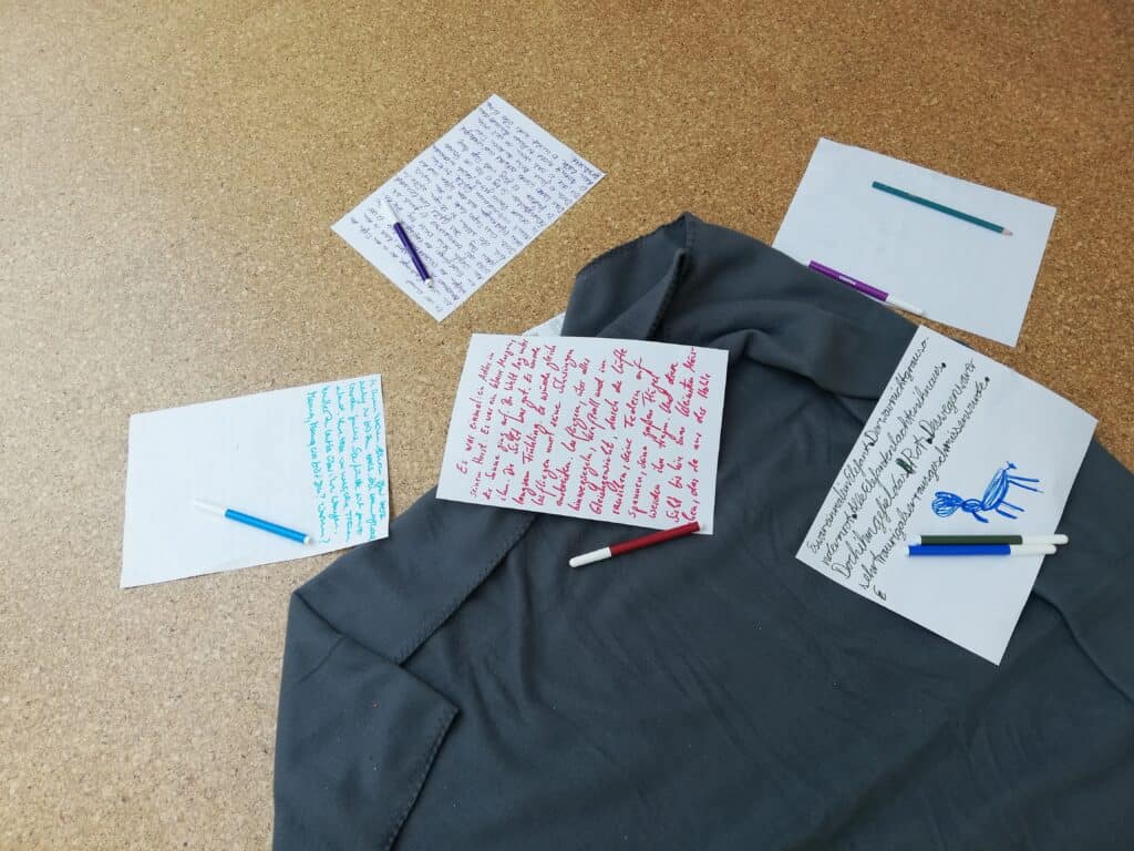 Handgeschriebene Geschichten sind das Ergebnis eines Workshops auf der GFK Familienfreizeit.