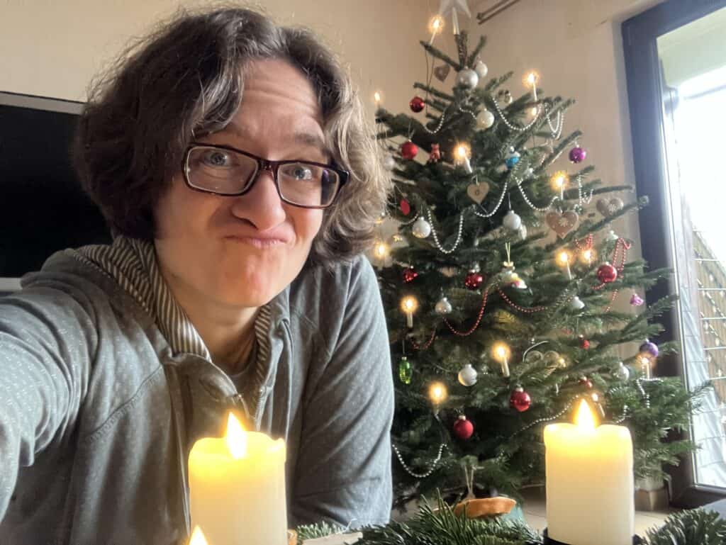 Marita und die flackernde LED-Kerze am Adventskranz. ADHS-Energie?